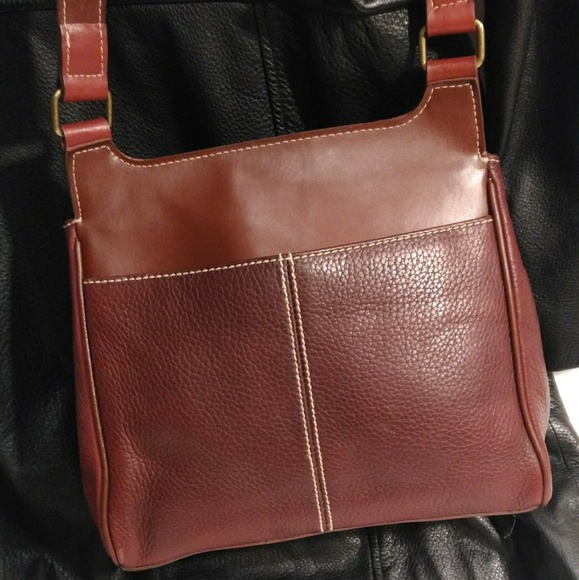 Wathne Medallion Brown Leather Crossbody Hipster - Picture 5 of 6